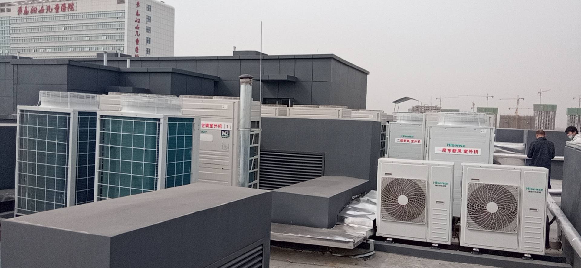 沃富新能源承建青島市公共衛(wèi)生應(yīng)急備用醫(yī)院舒適空調(diào)通風(fēng)工程.